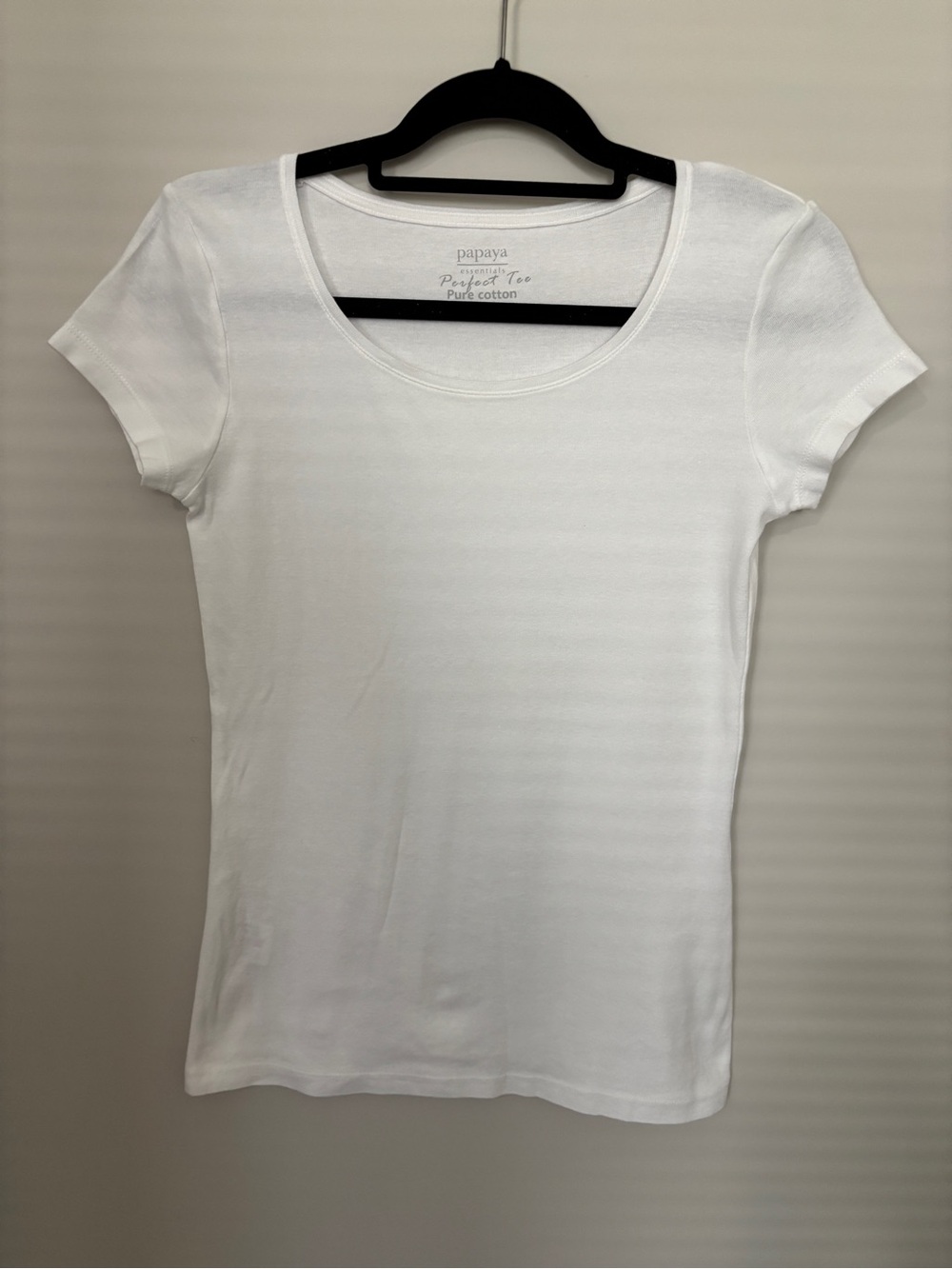 Papaya White Cotton Scoop Neck Tee - Size Small - PTP 16” Length 25”
